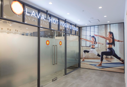 ホットヨガLAVA 枚方市駅前店の写真 1