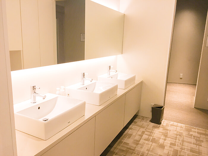 ホットヨガスタジオ loIve（ロイブ） 梅田店（NU茶屋町）の写真 8